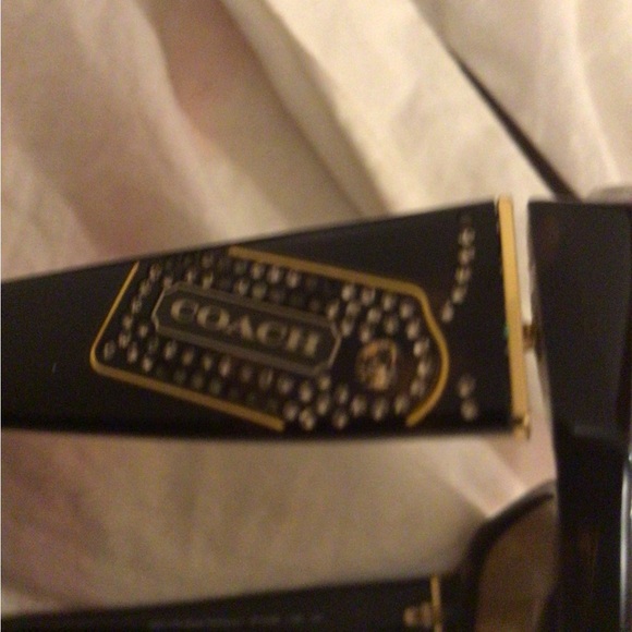 Coach sunglasses with the case - Picture 13 of 14